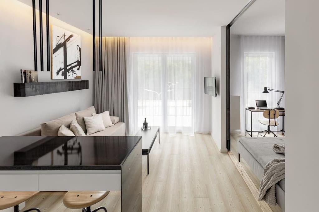 Deluxe Apartment In City Center, Steam Park كراكوفيا المظهر الخارجي الصورة