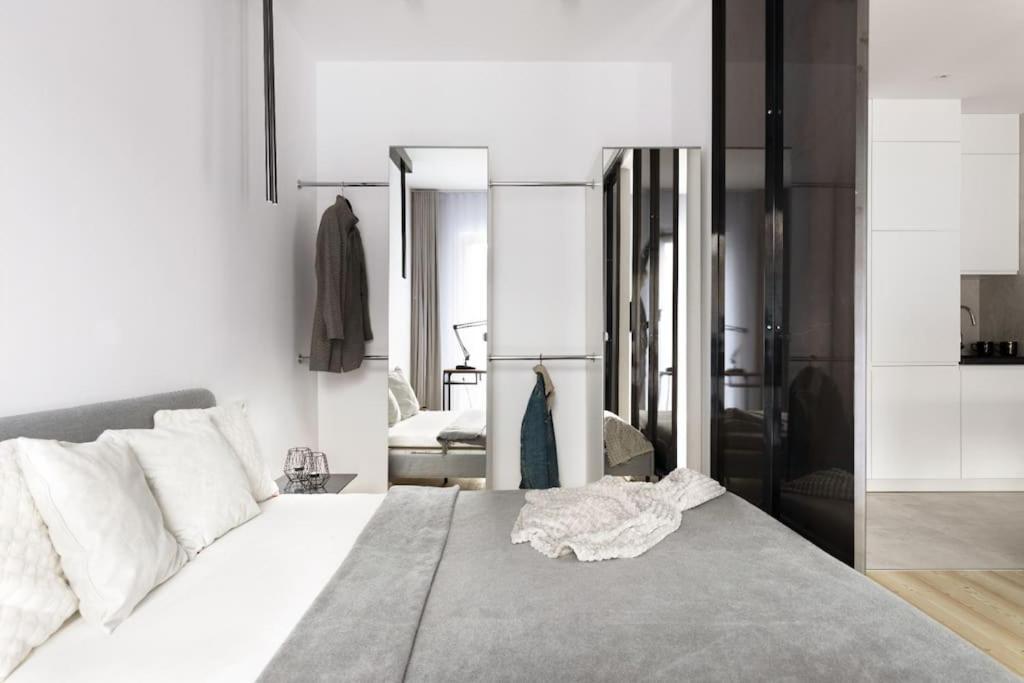 Deluxe Apartment In City Center, Steam Park كراكوفيا المظهر الخارجي الصورة